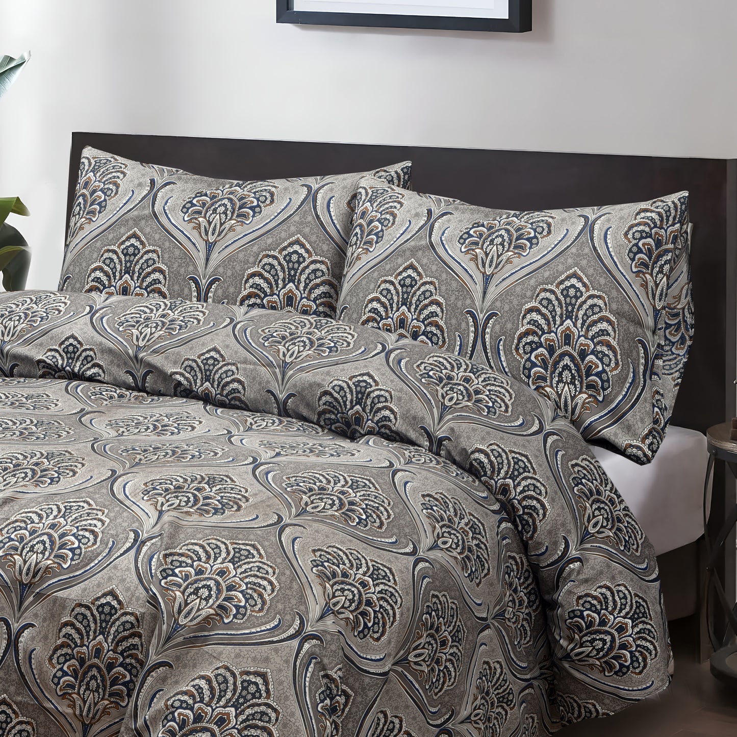 Elegant Paisley Print Bedsheet Set – Grey & Blue Classic