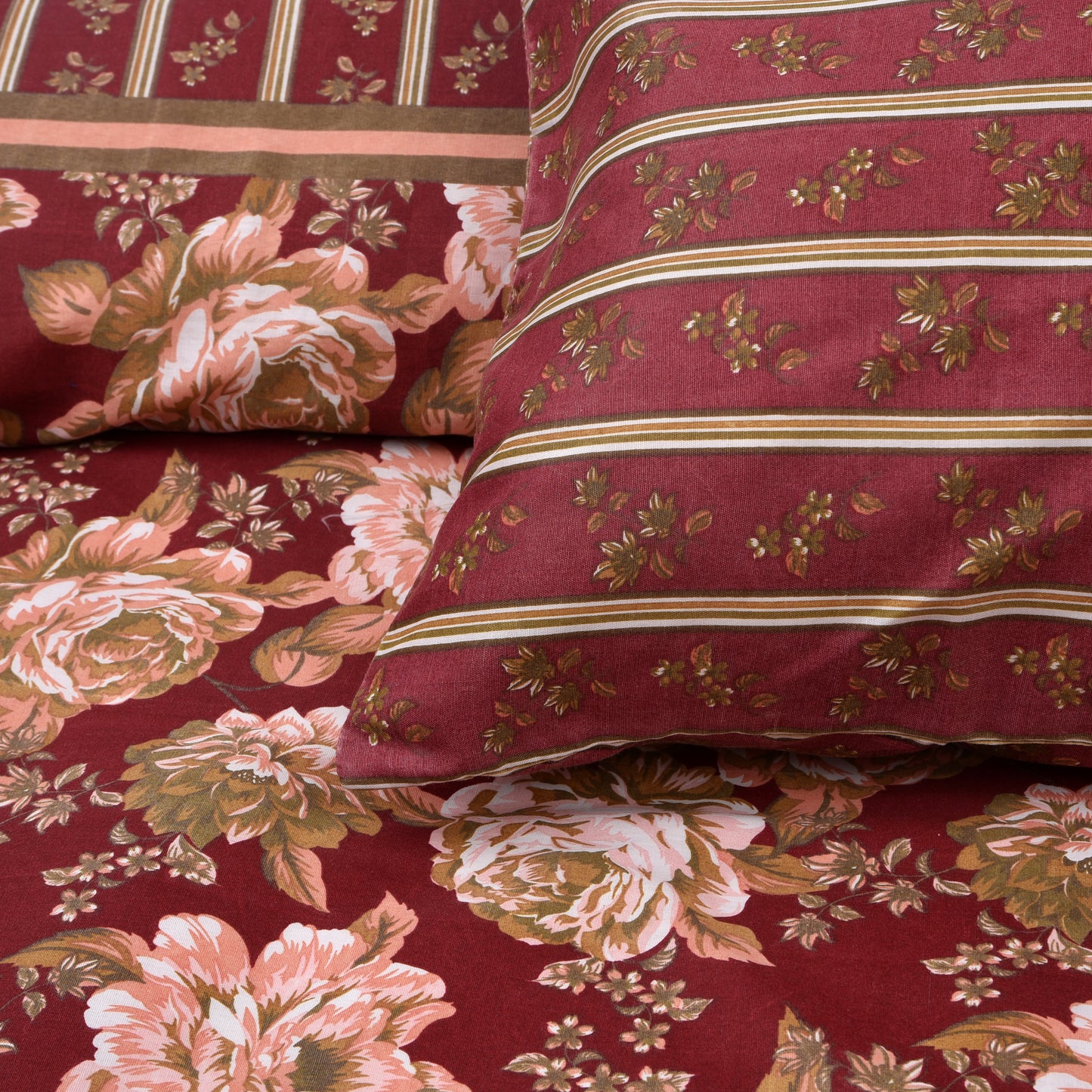 Classic Floral Elegance Bedsheet Set – Deep Red & Beige